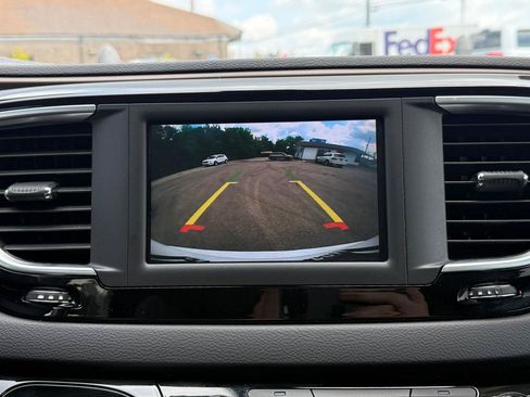 Used 2022 Chrysler Voyager LX FWD image 36
