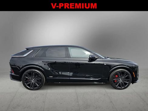 Used 2026 Cadillac Lyriq V w/ LPO, Floor Liner Package AWD/4WD image 9