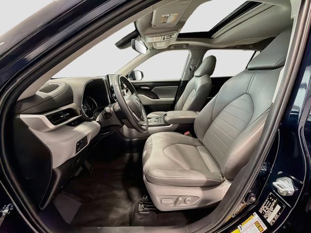 Used 2023 Toyota Highlander XLE AWD/4WD image 16
