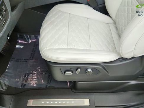 Used 2026 Cadillac Escalade Platinum Sport AWD/4WD image 37