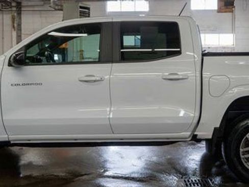 Used 2023 Chevrolet Colorado LT w/ LT Convenience Package AWD/4WD image 9