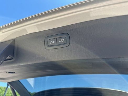 Certified 2025 Volvo XC90 T8 Ultra AWD/4WD image 37