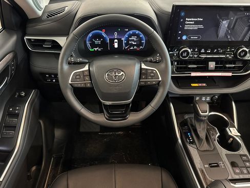 New 2026 Toyota Highlander Platinum AWD/4WD image 16