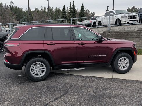 New 2025 Jeep Grand Cherokee Laredo image 5
