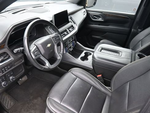 Used 2023 Chevrolet Suburban Premier AWD/4WD image 18