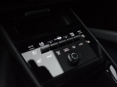 Certified 2025 Porsche Cayenne S AWD/4WD image 23