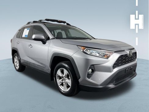 Used 2021 Toyota RAV4 XLE w/ Convenience Package FWD image 1