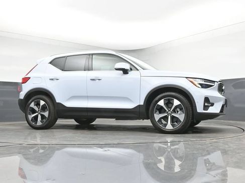 Used 2025 Volvo XC40 B5 Plus AWD/4WD image 10