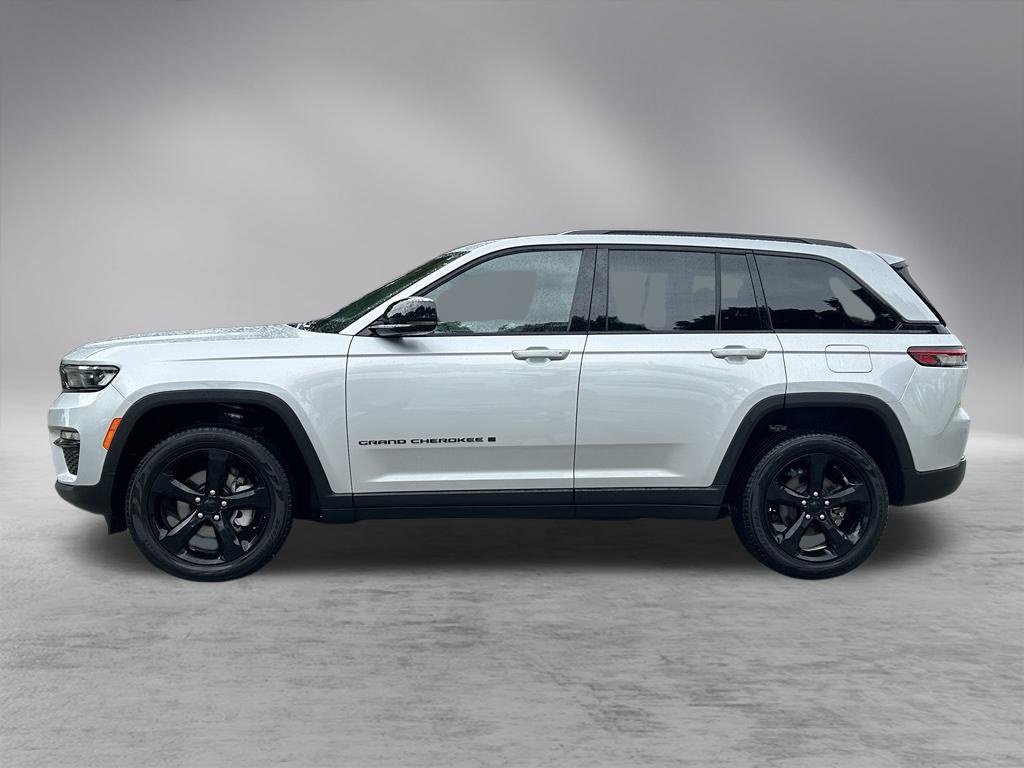 Certified 2025 Jeep Grand Cherokee Limited w/ Black Appearance Package RWD image 8