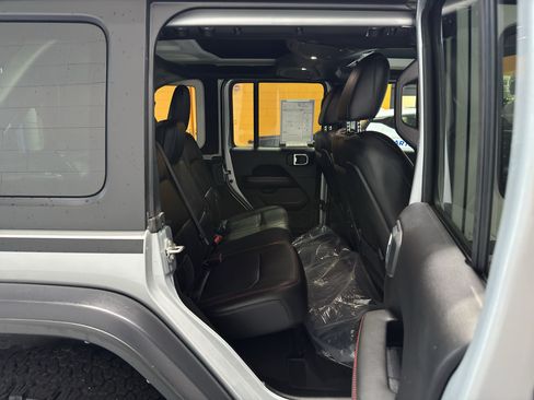 Used 2024 Jeep Wrangler Unlimited Rubicon w/ Safety Group AWD/4WD image 20