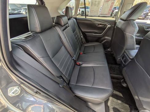 Used 2019 Toyota RAV4 Limited image 22