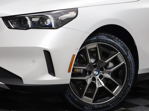 New 2026 BMW 530i xDrive image 3