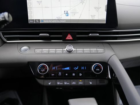 Used 2023 Hyundai Elantra SEL w/ Convenience Package image 25