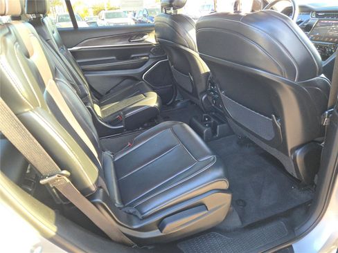 Used 2022 Jeep Grand Cherokee L Limited image 11