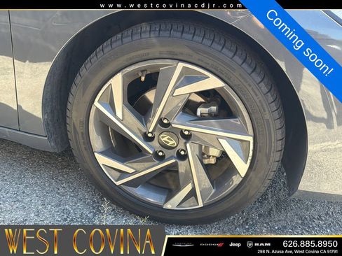 Used 2025 Hyundai Elantra SEL FWD image 5