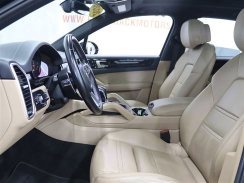 Used 2020 Porsche Cayenne image 9