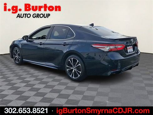 Used 2019 Toyota Camry SE image 4