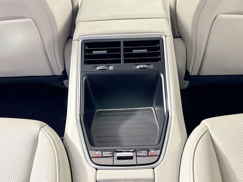 Used 2018 Porsche Panamera 4S image 32