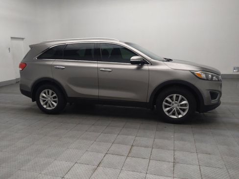 Used 2018 Kia Sorento LX image 11