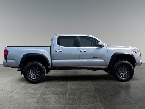 Used 2019 Toyota Tacoma TRD Off-Road AWD/4WD image 10