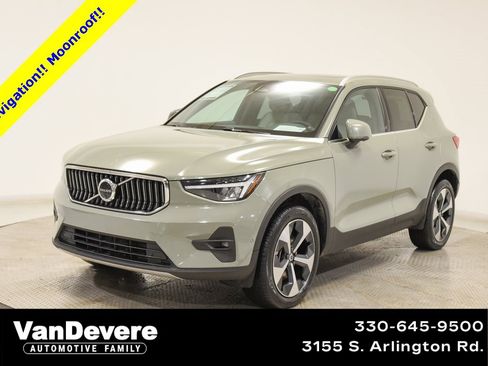 Used 2024 Volvo XC40 B5 Plus image 1