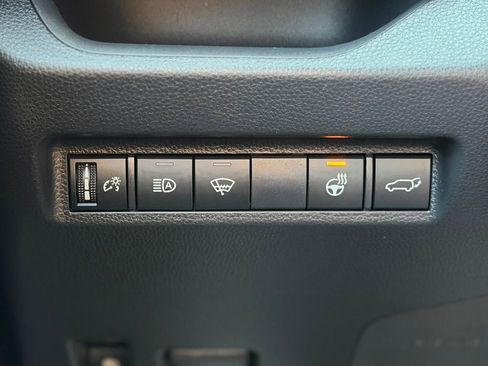 Used 2022 Toyota RAV4 SE w/ Weather & Moonroof Package image 23