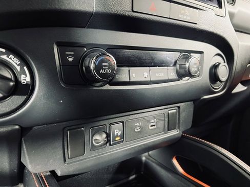 Used 2022 Nissan Frontier PRO-4X w/ Technology Package image 29