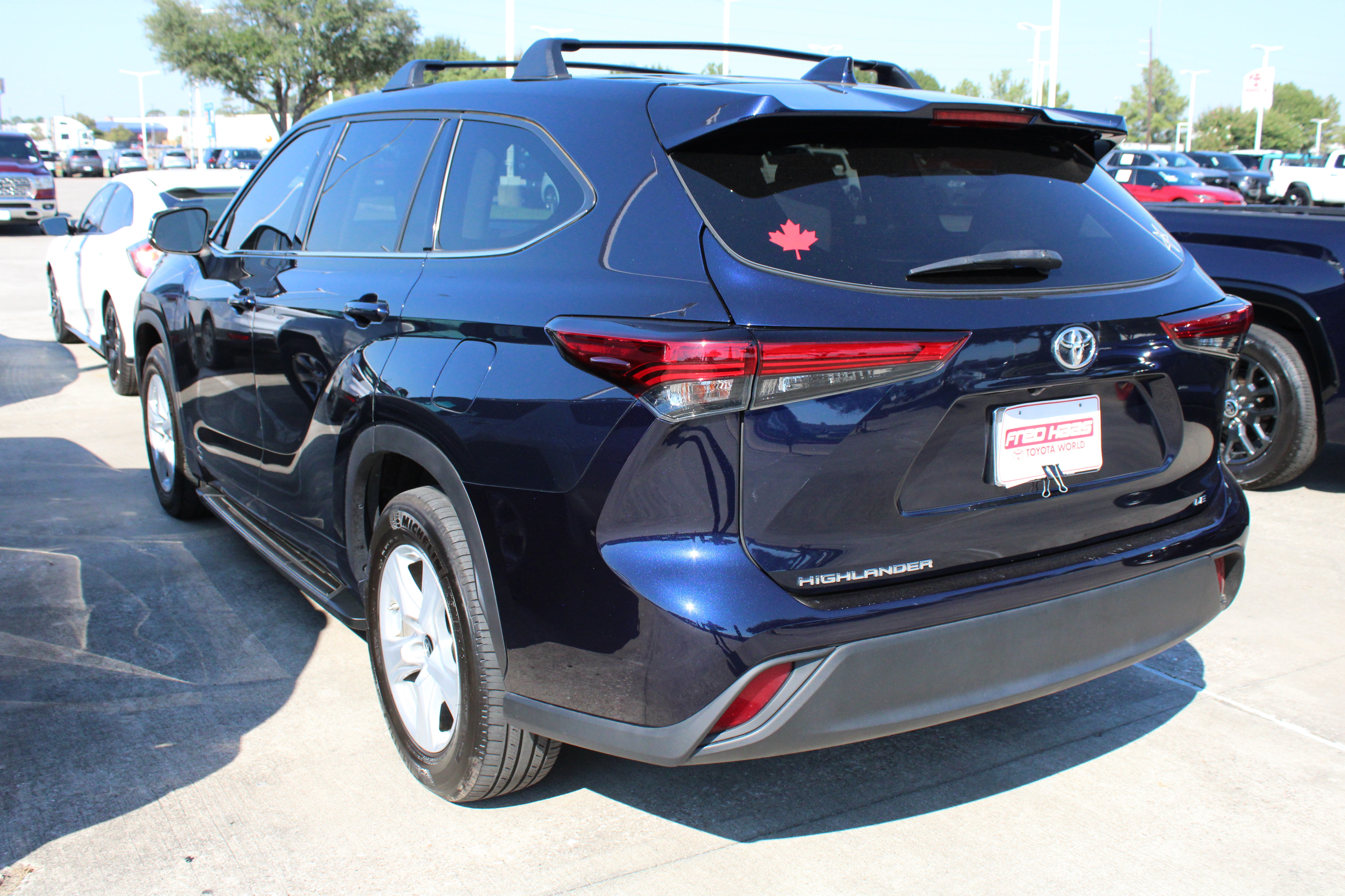 Used 2021 Toyota Highlander LE FWD image 6