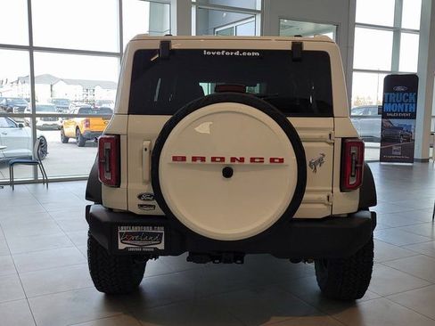 New 2026 Ford Bronco Outer Banks w/ Sasquatch Package image 4