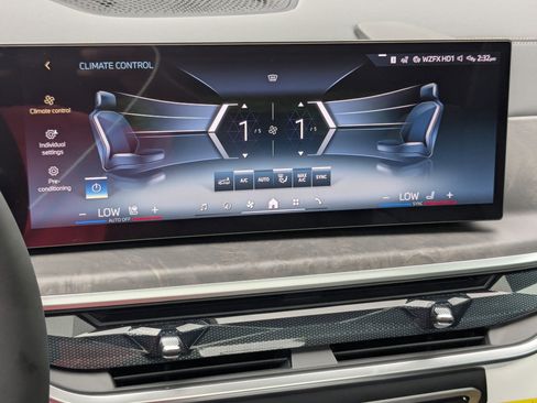 New 2026 BMW X5 xDrive50e w/ M Sport Package image 25