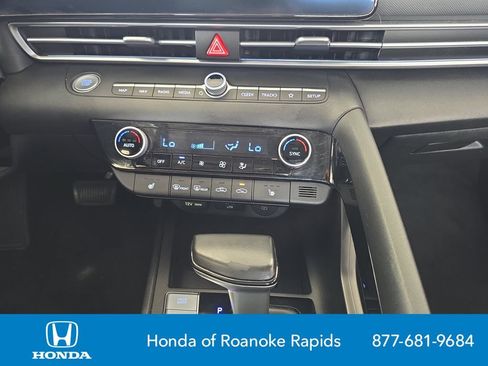 Used 2025 Hyundai Elantra Limited FWD image 15