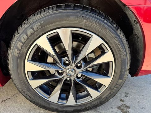 Used 2019 Nissan Sentra SR FWD image 9