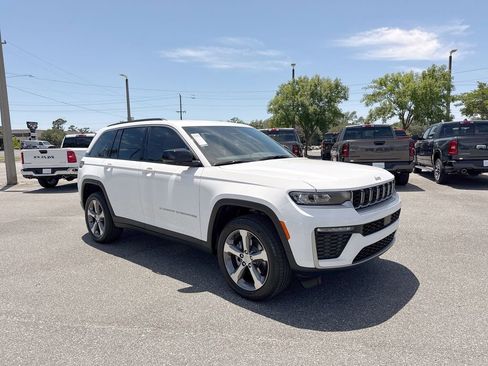 New 2026 Jeep Grand Cherokee Limited RWD image 1