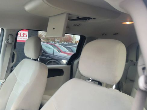 Used 2015 Dodge Grand Caravan SXT w/ UConnect Hands-Free Group image 16