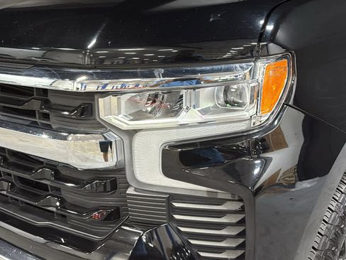 Used 2023 Chevrolet Silverado 1500 LT w/ Z71 Off-Road Package AWD/4WD image 7