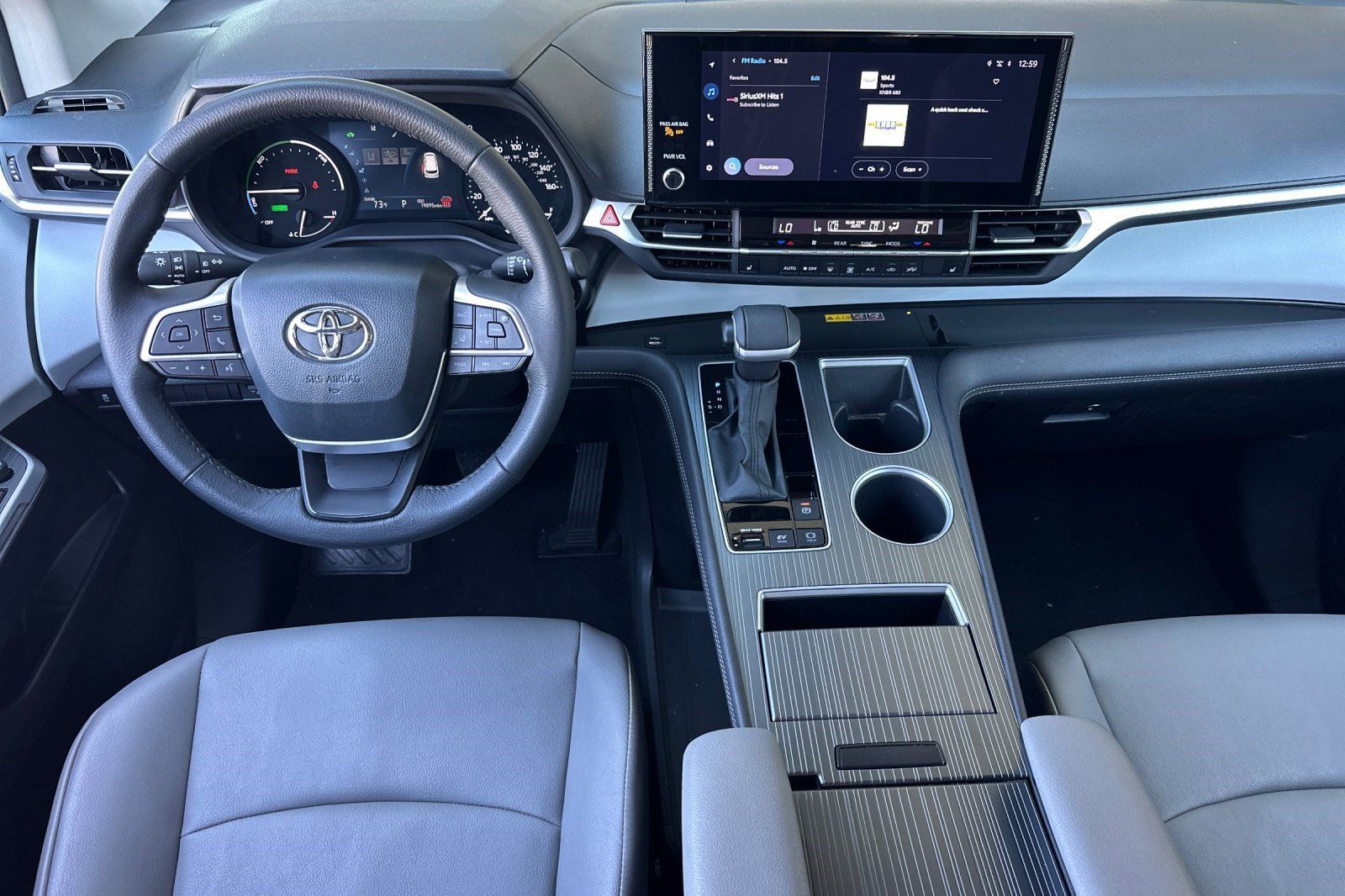 Used 2026 Toyota Sienna XLE FWD image 29