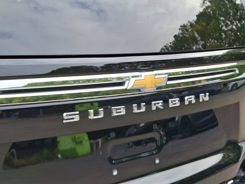 Used 2022 Chevrolet Suburban LT image 38