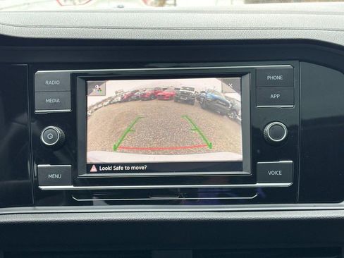 Used 2022 Volkswagen Jetta SE w/ Panoramic Sunroof Package image 25