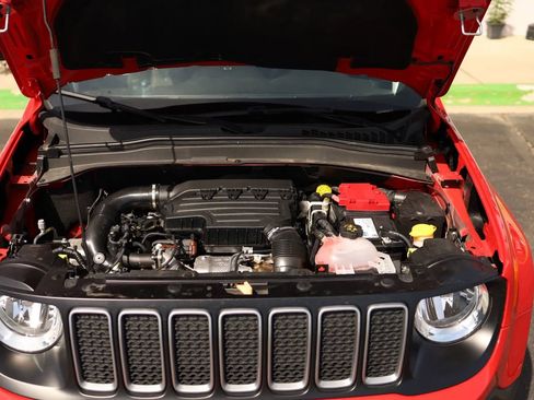 Used 2023 Jeep Renegade Latitude AWD/4WD image 50