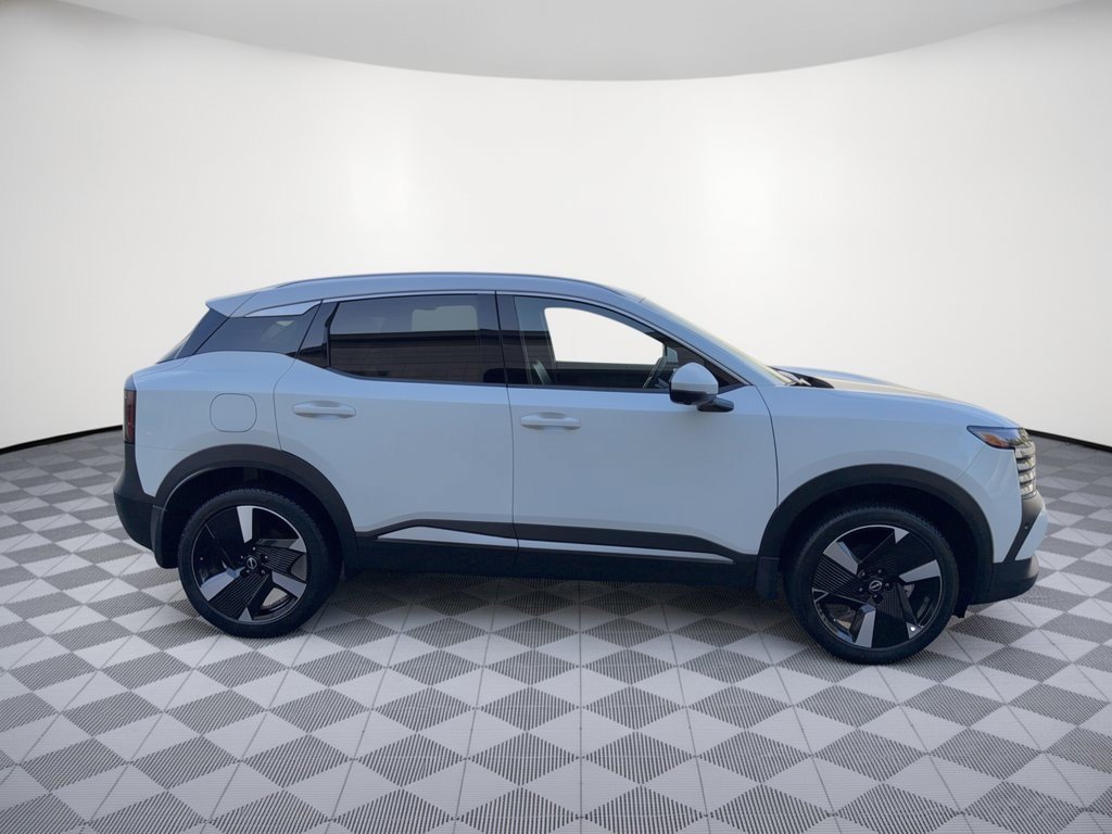 Used 2025 Nissan Kicks SR w/ SR Premium Package FWD image 8