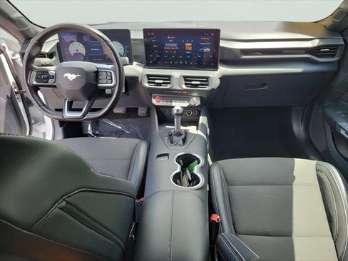 Used 2024 Ford Mustang Convertible RWD image 13
