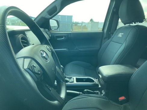 Used 2023 Toyota Tacoma TRD Off-Road w/ Advanced Technology Package image 16