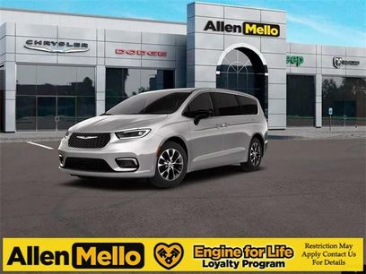 New 2026 Chrysler Pacifica Select