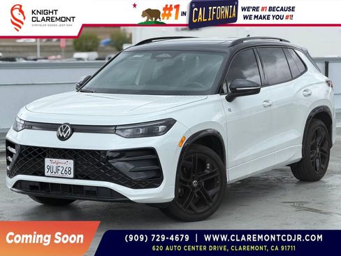 Used 2025 Volkswagen Tiguan SE R-Line image 1