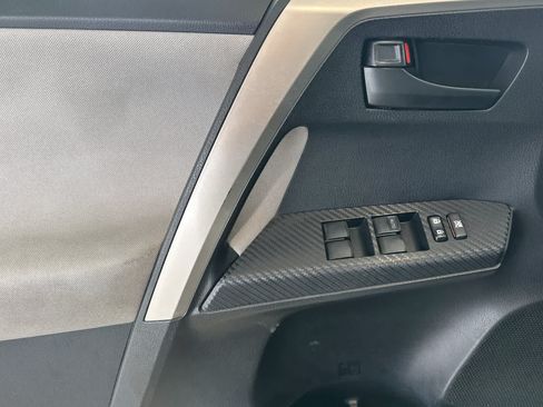 Used 2015 Toyota RAV4 LE FWD image 12