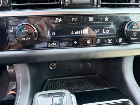 Used 2023 Nissan Pathfinder SL w/ Lighting Package (N92) FWD image 23