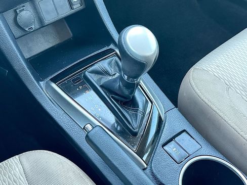 Used 2016 Toyota Corolla LE image 22