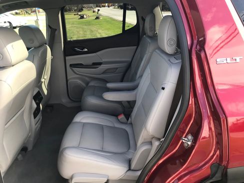 Used 2019 GMC Acadia SLT image 3