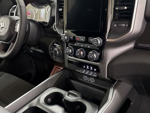 New 2026 RAM 1500 4x4 Crew Cab image 27