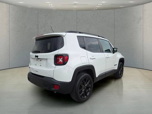 Used 2022 Jeep Renegade Altitude AWD/4WD image 4